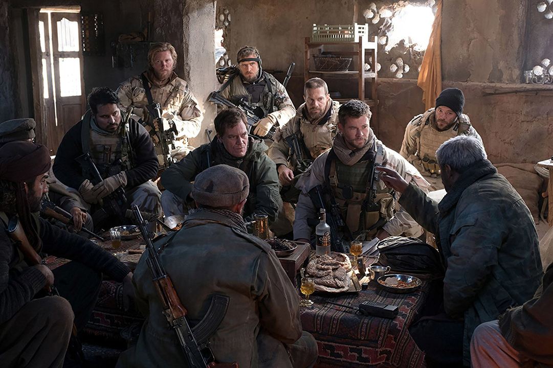 12 Savaşçı : Fotoğraf Chris Hemsworth, Michael Shannon, Michael Peña
