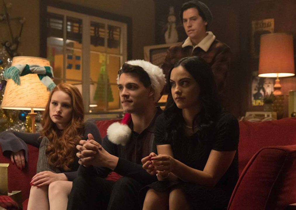 Fotoğraf Cole Sprouse, Madelaine Petsch, Camila Mendes, Casey Cott