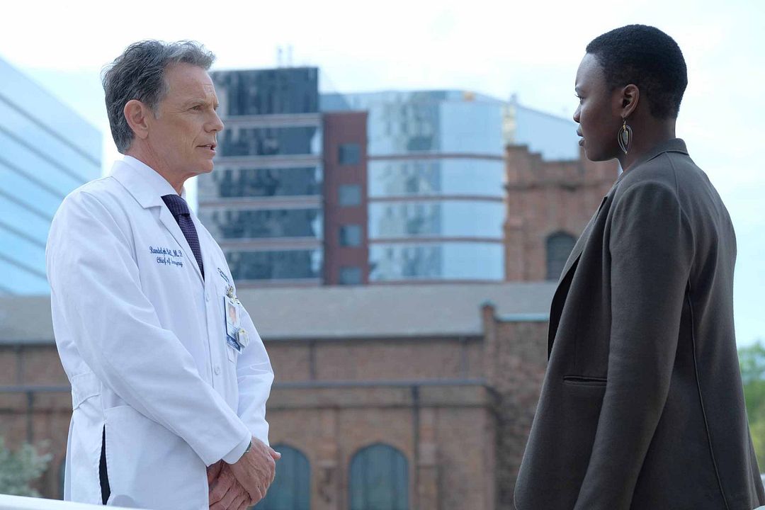 The Resident : Fotoğraf Shaunette Renee Wilson, Bruce Greenwood