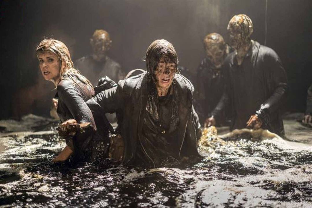 Fear The Walking Dead : Fotoğraf Kim Dickens, Jenna Elfman