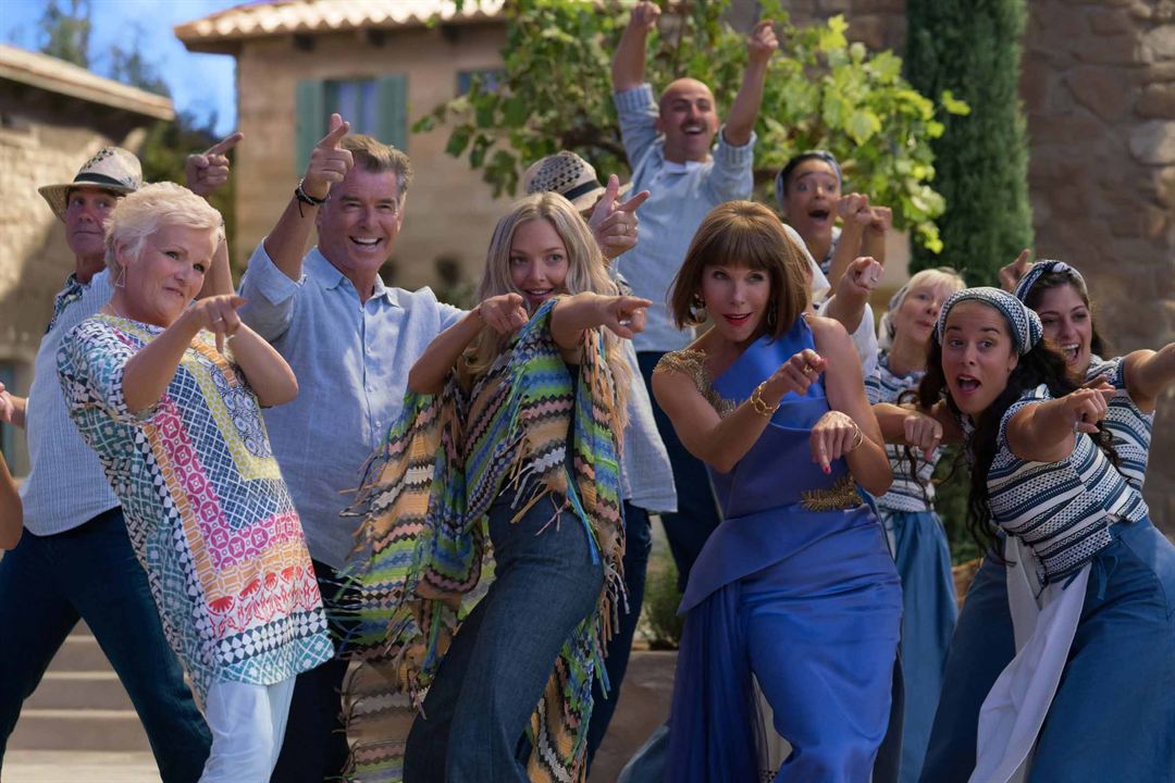 Mamma Mia! Yeniden Başlıyoruz : Fotoğraf Julie Walters, Amanda Seyfried, Pierce Brosnan, Christine Baranski