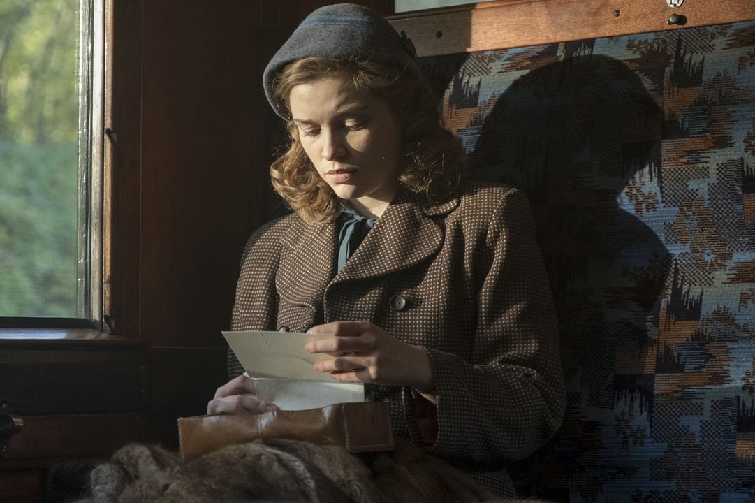 Red Joan : Fotoğraf Sophie Cookson