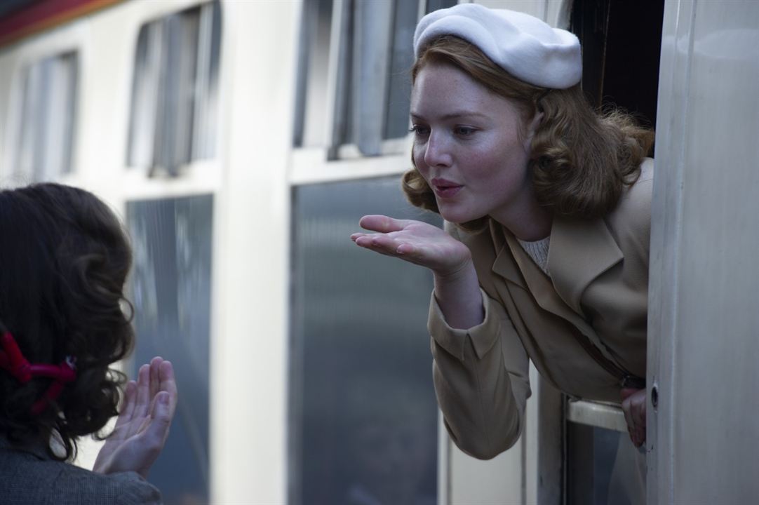 Tell It To The Bees : Fotoğraf Anna Paquin, Holliday Grainger