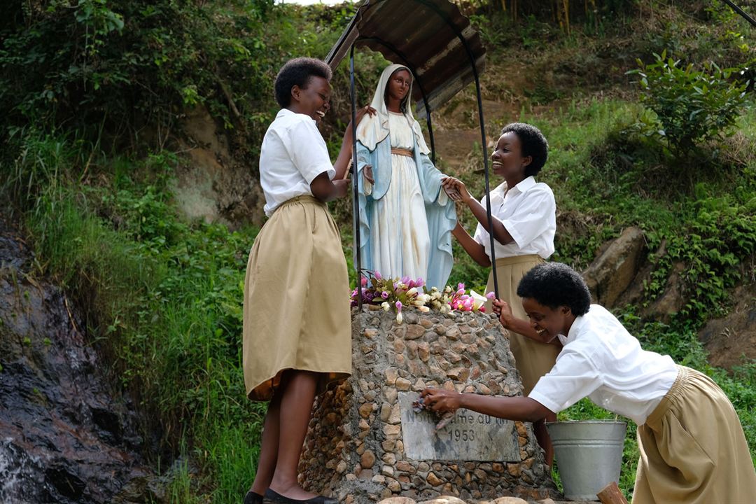 Notre-Dame du Nil : Fotoğraf Amanda Mugabekazi, Albina Kirenga, Clariella Bizimana