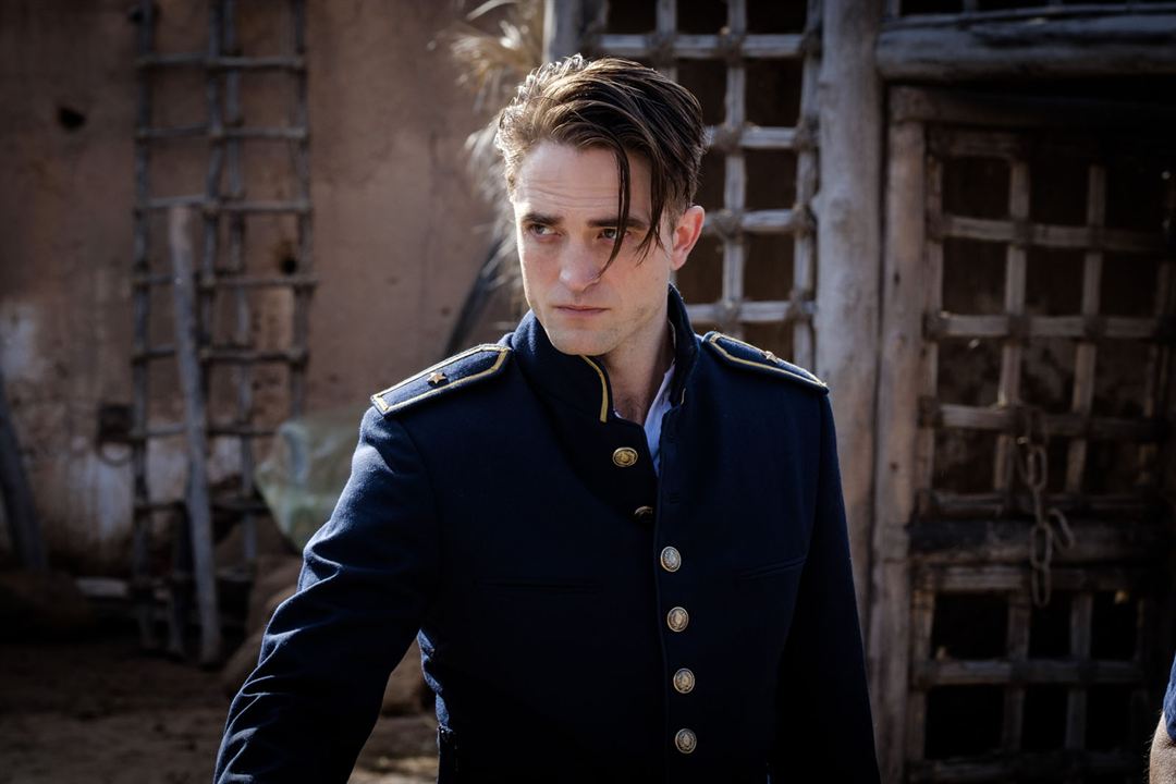 Barbarları Beklerken : Fotoğraf Robert Pattinson