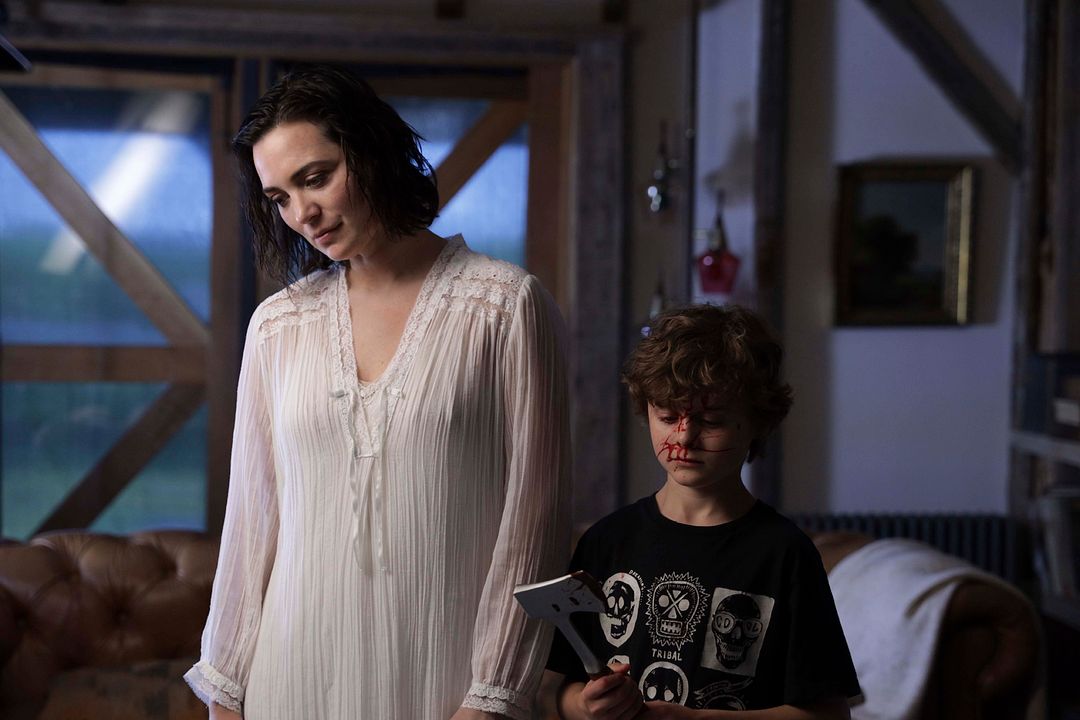 Düşkapanı : Fotoğraf Finlay Wojtak-Hissong, Jules Willcox