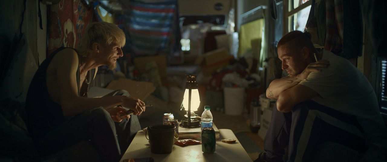 Home : Fotoğraf Derek Richardson, Jake McLaughlin