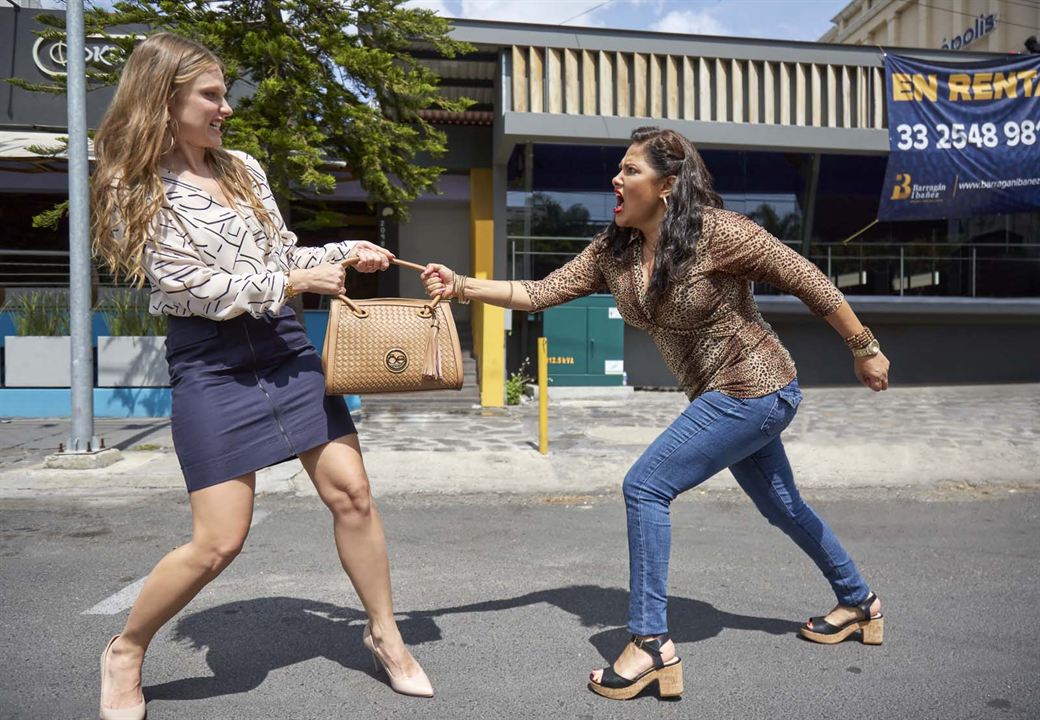 Fotoğraf Ana Layevska, Vanessa Bauche