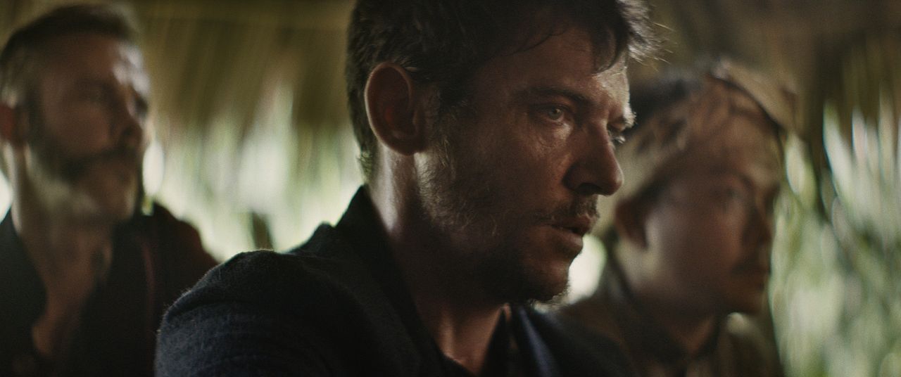 Edge of the World : Fotoğraf Jonathan Rhys Meyers