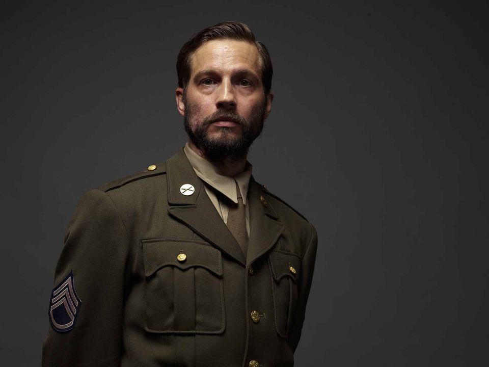 Fotoğraf Logan Marshall-Green