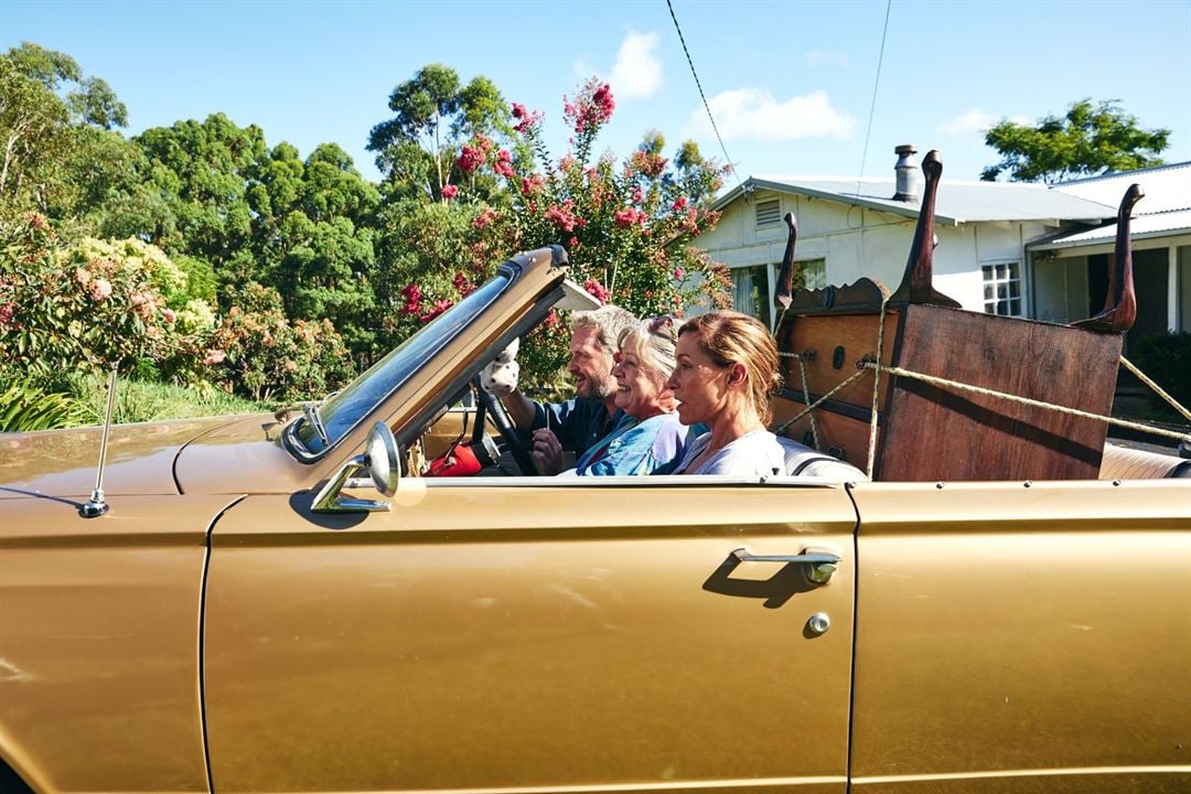 June Again : Fotoğraf Noni Hazlehurst