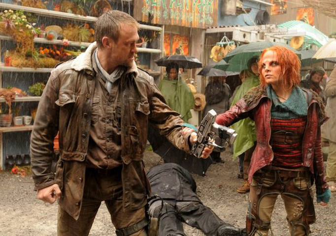 Defiance : Fotoğraf Stephanie Leonidas, Grant Bowler