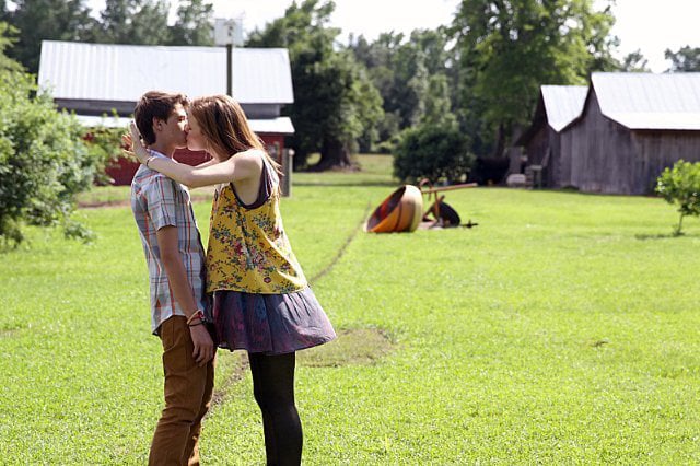 Under The Dome : Fotoğraf Colin Ford, Mackenzie Lintz