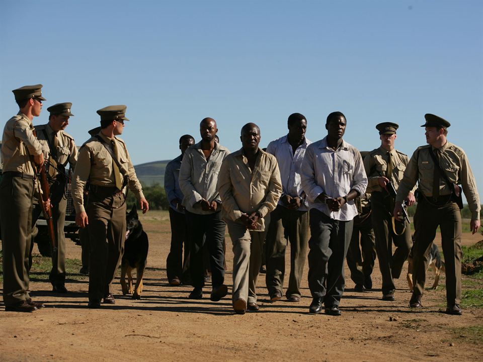 Mandela: Özgürlüğe Giden Uzun Yol : Fotoğraf Tony Kgoroge, Idris Elba
