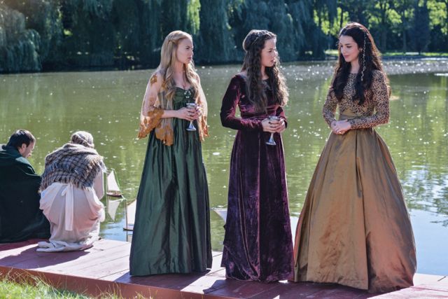 Reign : Fotoğraf Adelaide Kane, Anna Popplewell