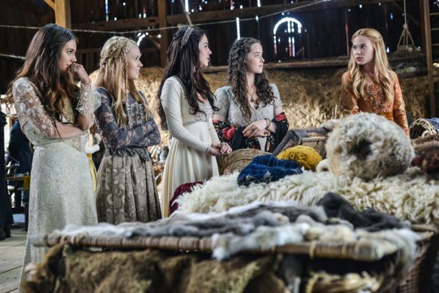 Reign : Fotoğraf Jenessa Grant, Anna Popplewell, Adelaide Kane, Caitlin Stasey