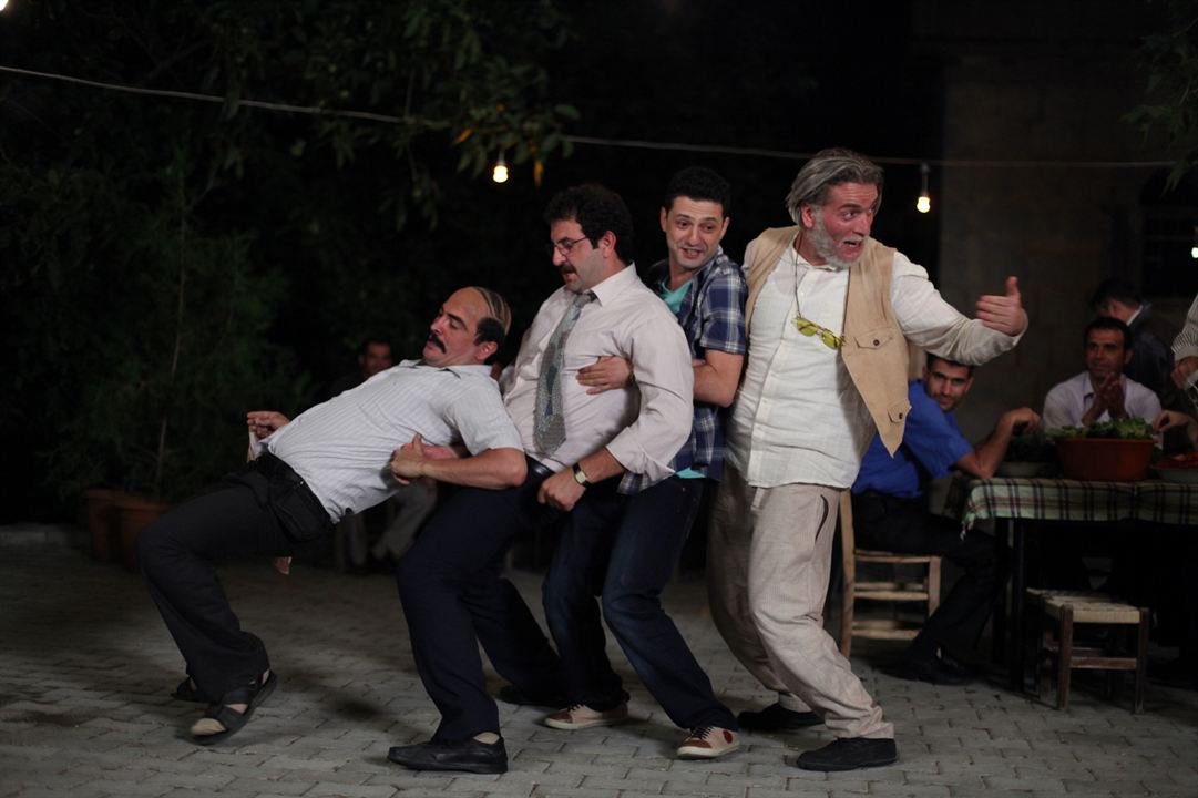 Düğün Dernek : Fotoğraf Murat Cemcir, Ahmet Kural, İnan Ulaş Torun, Barış Yıldız