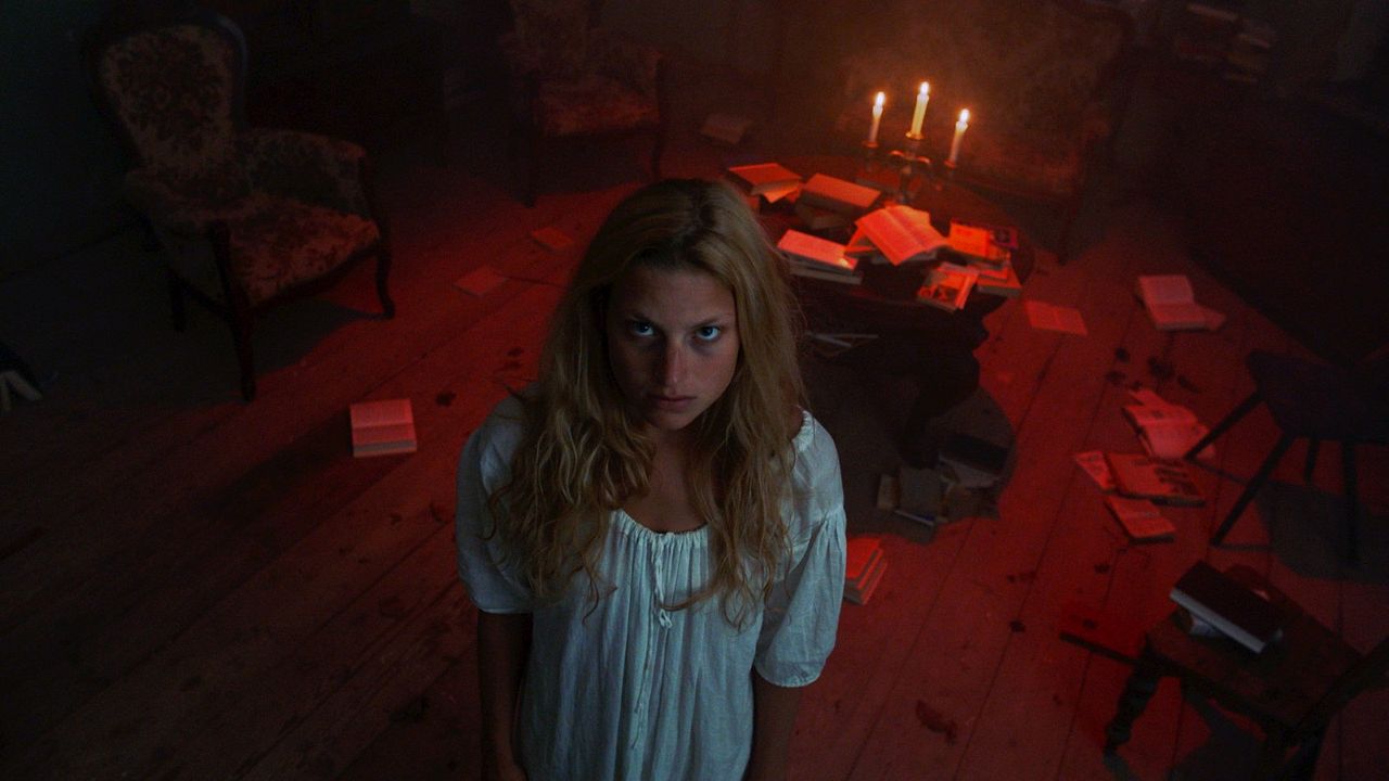 Dawn Breaks Behind The Eyes : Fotoğraf