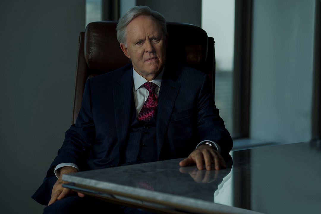 Sharper : Fotoğraf John Lithgow