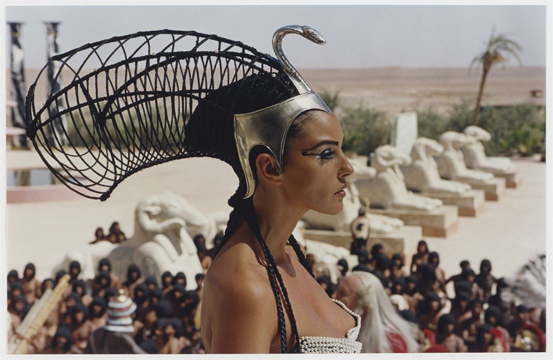 Asteriks ve Oburiks: Görevimiz Kleopatra : Fotoğraf Monica Bellucci