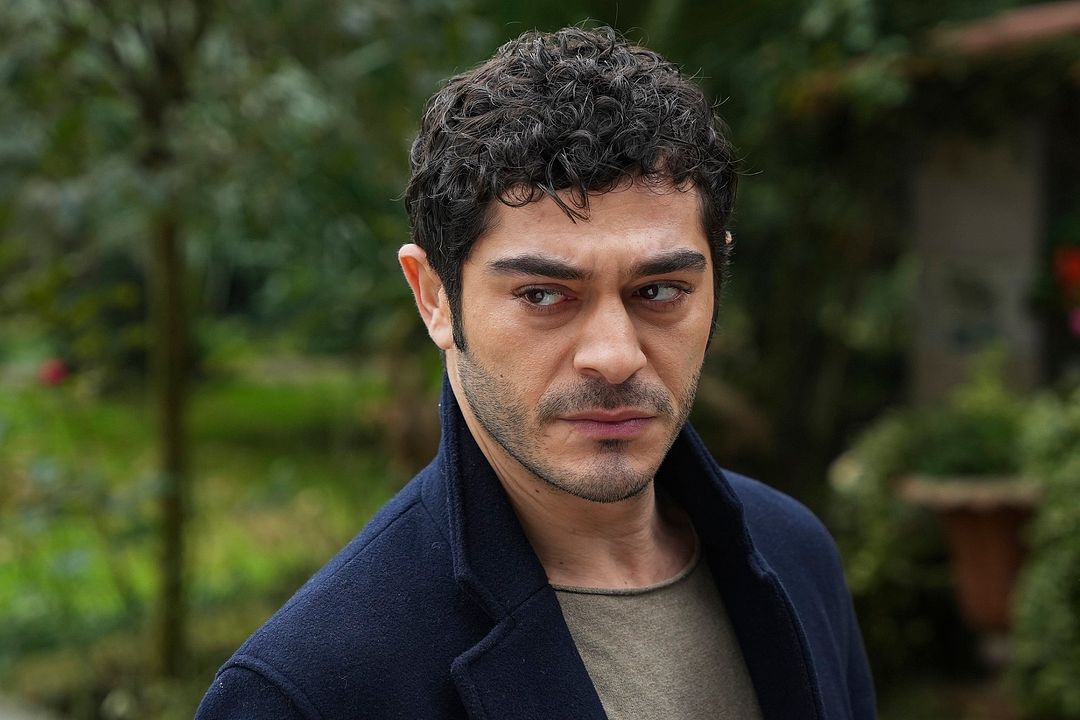 Bambaşka Biri : Fotoğraf